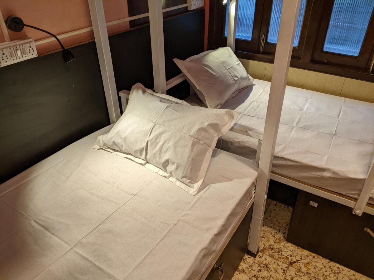 Guten Tag Колката Екстериор снимка